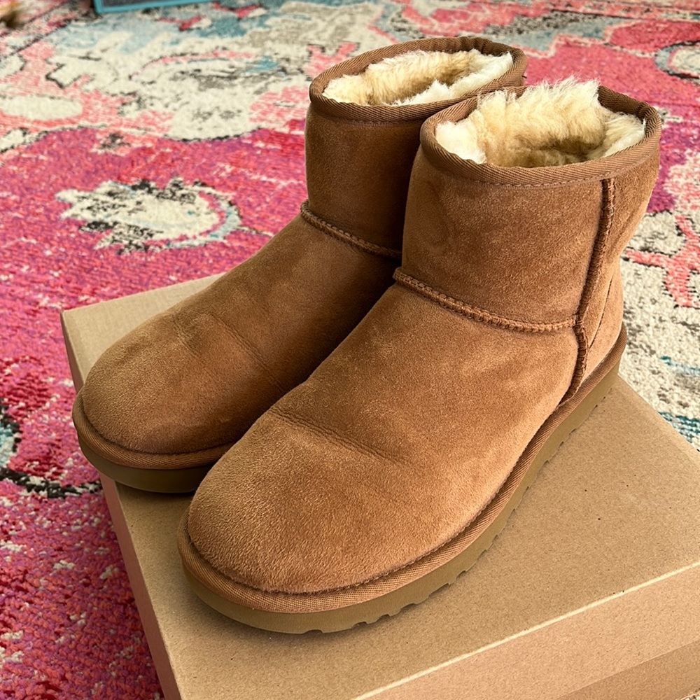 Ugg Classic Mini II size 9 Chestnut EUC!
